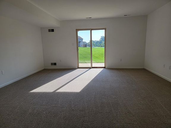3rd image of 304 Meeting House Ln