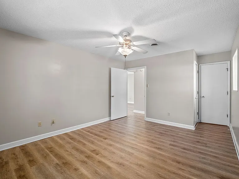 Silver Birch Apartments — Photo 29