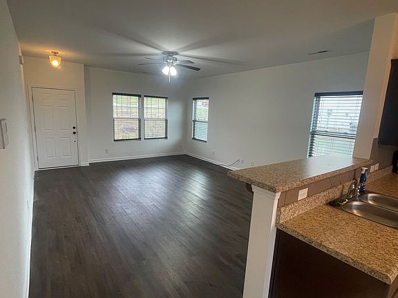 4th image of 2308 Stonehaven Dr