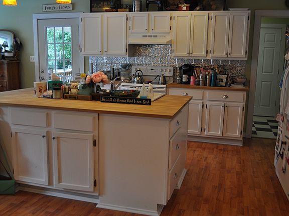 Kitchen, open floor plan