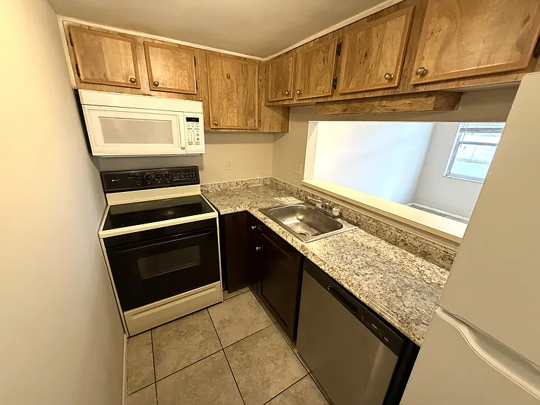 7009 Waterside Dr — Photo 5