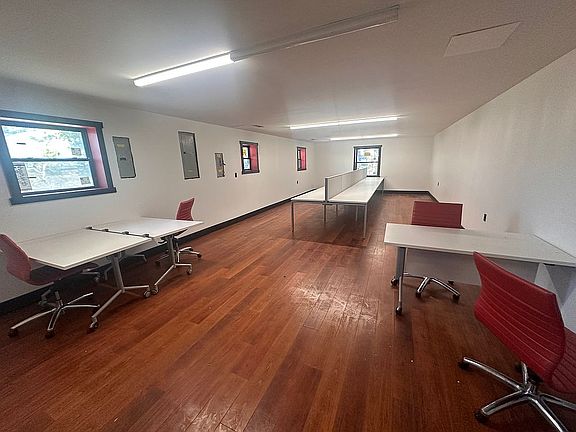 2nd image of 3723 Commonwealth Ave