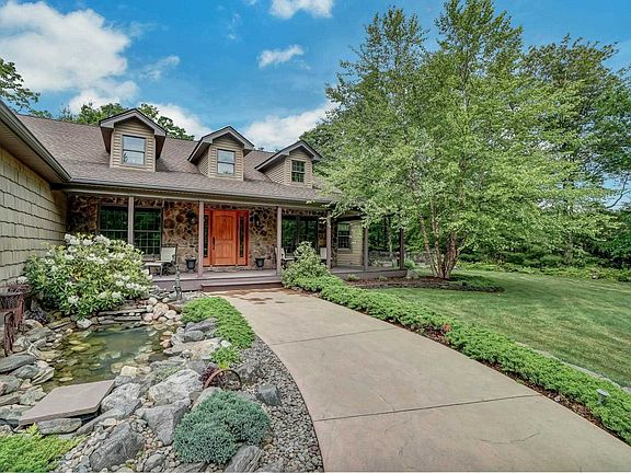 3rd image of 10 Masten Lake Ct