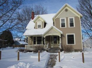 108 W Parker St, Weyauwega, WI 54983