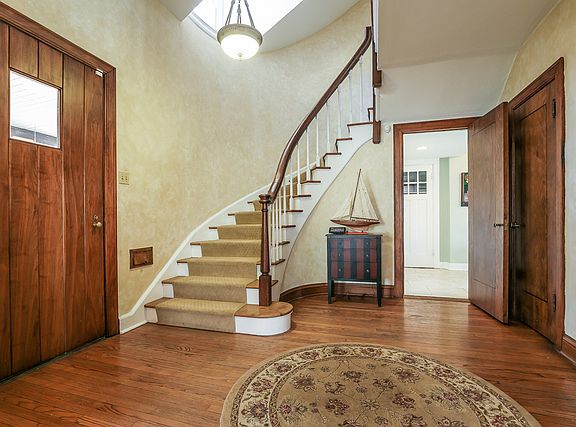 2nd image of 1267 Berkley Ct