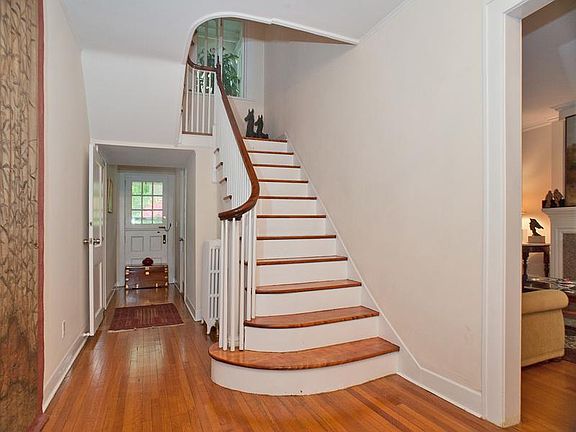 Wonderful Greenacres Colonial