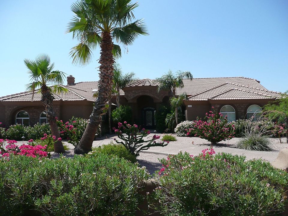 Front of house with circle drive