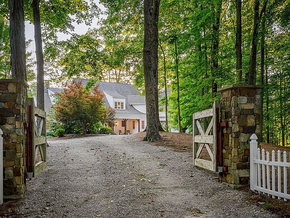 3rd image of 2183 Backbone Rd