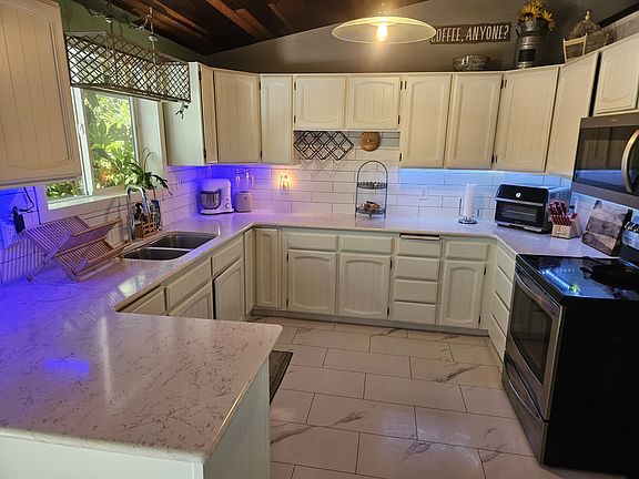3rd image of 808 NE Alder St