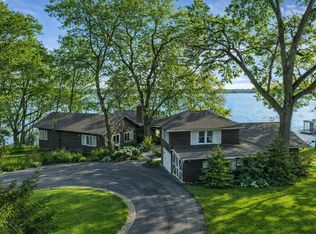 2304 N Shore Dr, Delavan, WI 53115