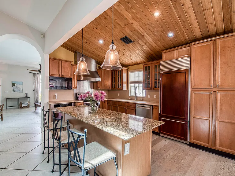 149 Cypress Cv — Photo 10
