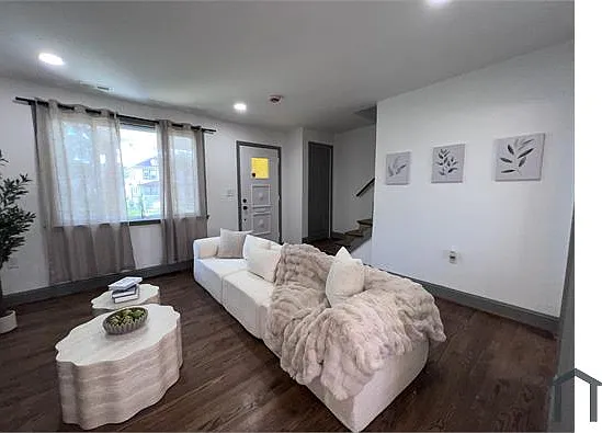 4 bed, $2,875 — Photo 2