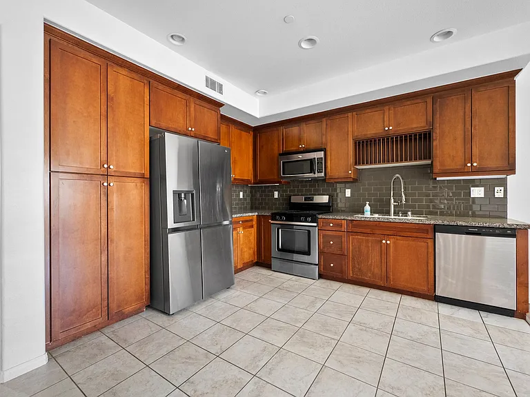 3261 S Westmont Ln #4 — Photo 8