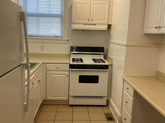 5th image of 2910 Erie Ave APT 1
