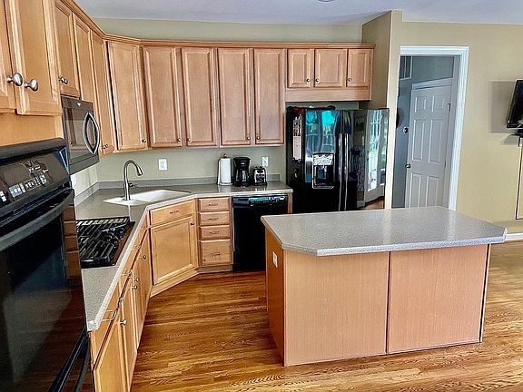 Kitchen / Dining area