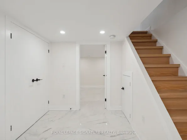 36 Tennis Cres, Toronto, ON M4K 1J3
