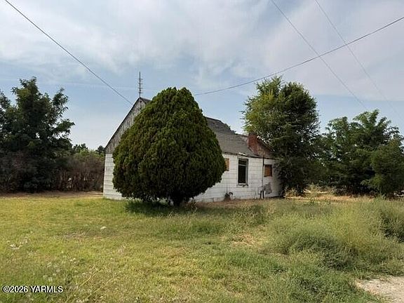 3rd image of 611 Lapierre Rd