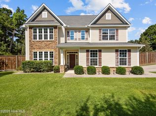 111 Creek End Court, Swansboro, NC 28584