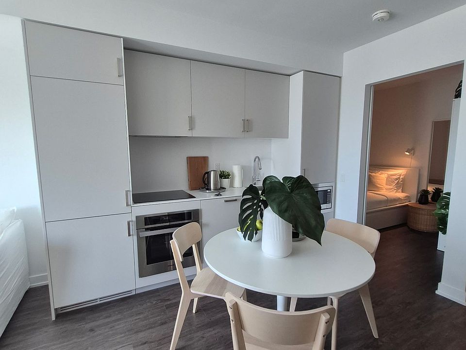 1st image of 88 Queen St E #3215