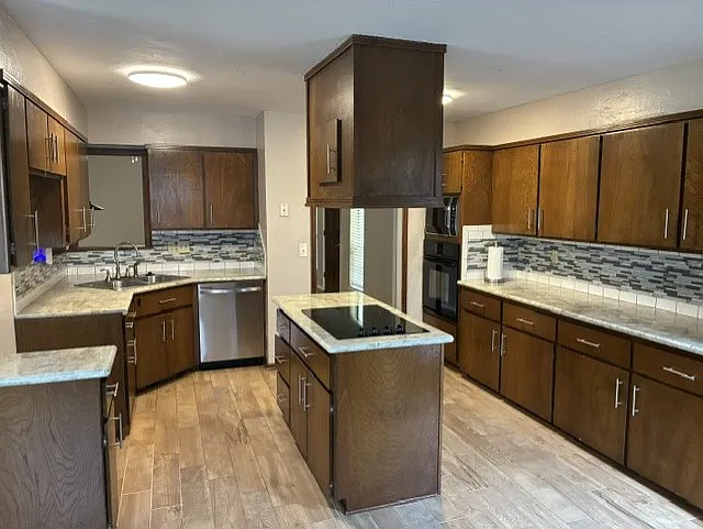 3 bed, 2100 sqft, $2,100 — Photo 3