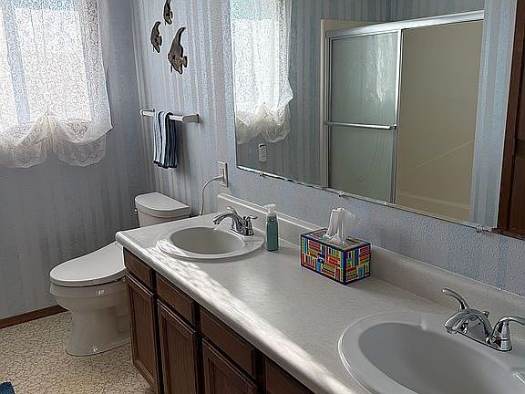 Main bathroom