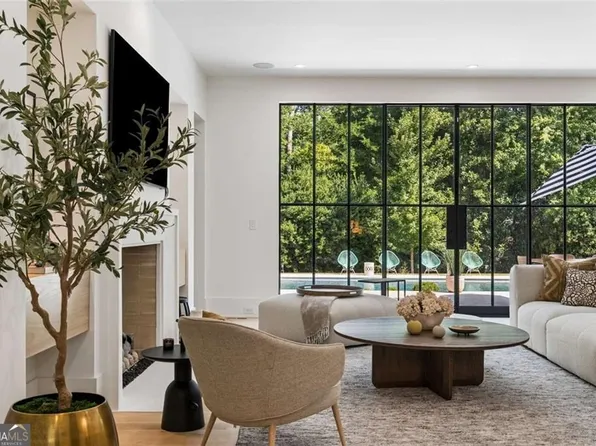 765 Heards Ferry Rd, Sandy Springs, GA 30328