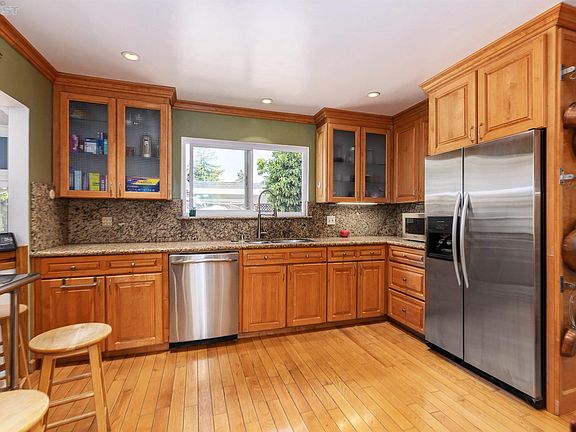 3rd image of 3209 Monmouth Ct