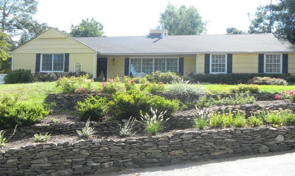 1st image of 25 Saint Andrews Dr