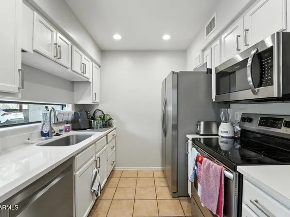 3301 E EARLL Drive #107, Phoenix, AZ 85018