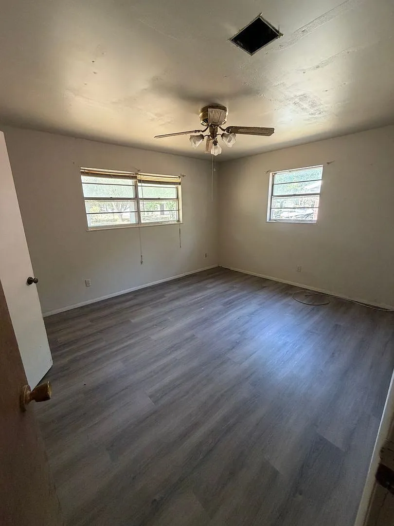 2 Bedroom 1 Bath Home for RENT — Photo 4