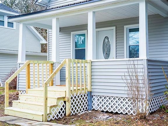 3rd image of 212 Maplecrest Ave