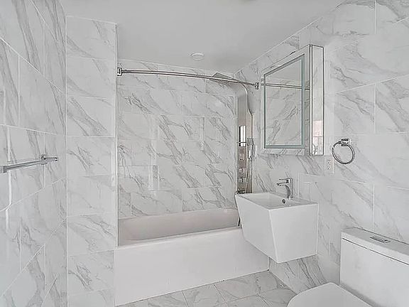 4th image of 874 Willoughby Ave #401