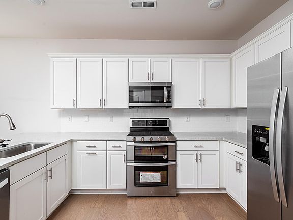 5th image of 3326 Glenn Hope Way