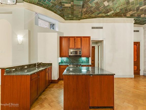 4th image of 135 Central Park W APT 1SCR