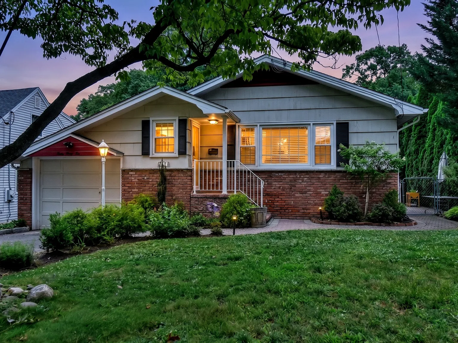 3 bed, 1100 sqft, $4,000 — Photo 2