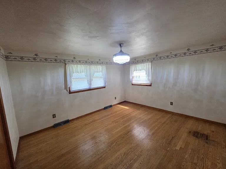 219 Sunset Dr — Photo 7