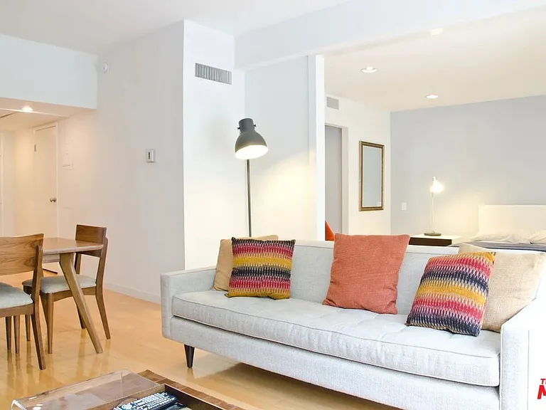 7135 Hollywood Blvd #203 — Photo 11