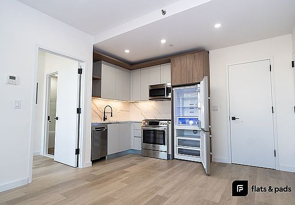 4th image of 627 Franklin Ave #5