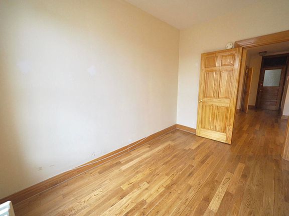 5th image of 31-18 41st St #3L