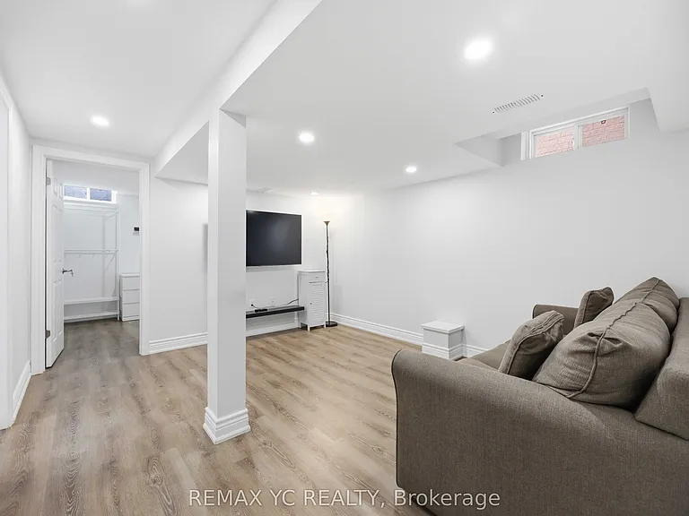 140 Laramie Cres #BASEMENT — Photo 3