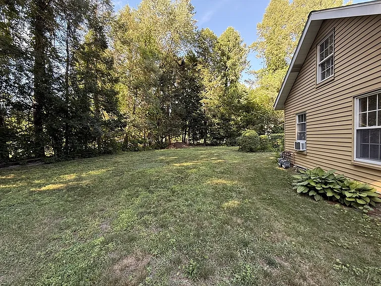 391 Bedford St #R — Photo 9