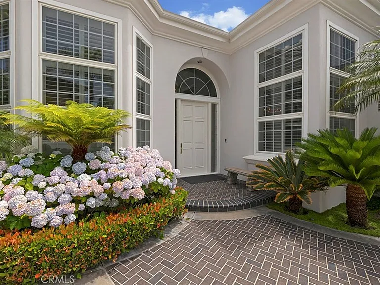 97 Ritz Cove Dr — Photo 4