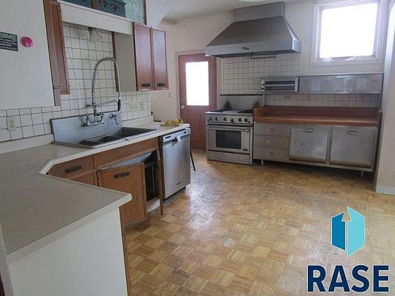 5th image of 129 SW Park St