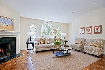 :: 156 Parker Street