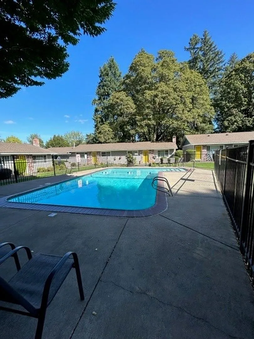 Jefferson Square Apartments — Photo 4