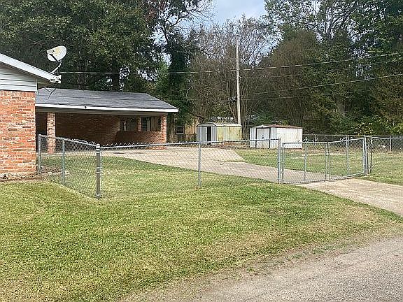 4th image of 8961 Hilton Dr
