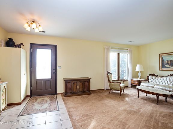 3rd image of 20 Rosewood Dr