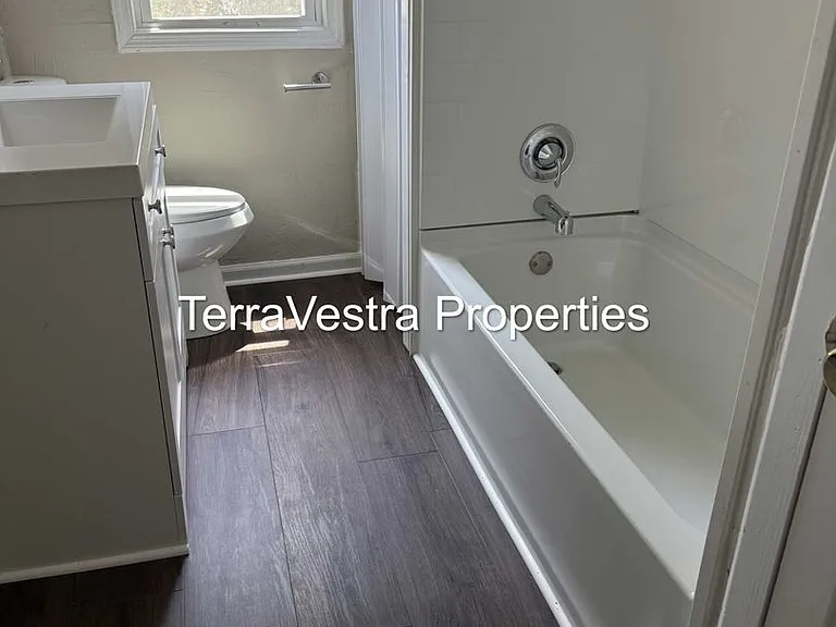 302 Middlesex St — Photo 5