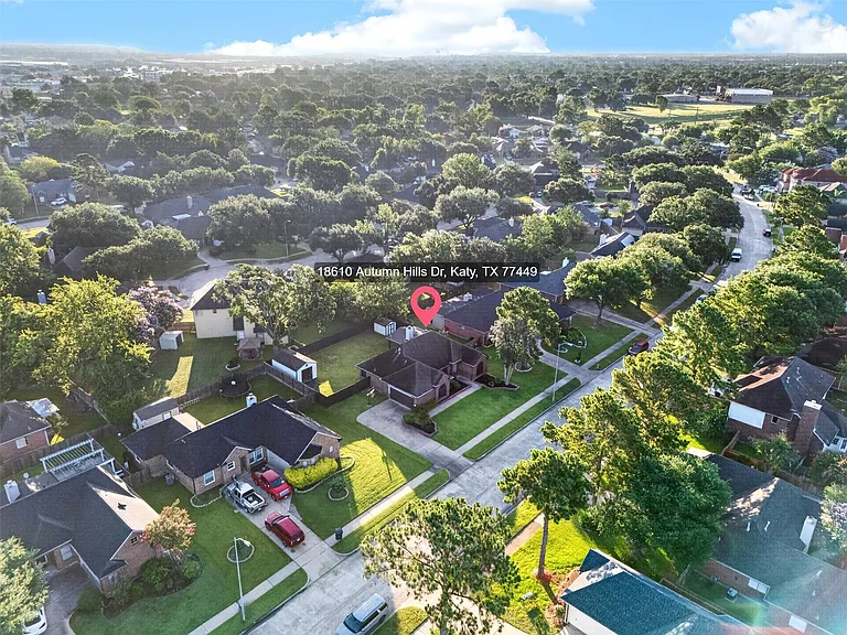 18610 Autumn Hills Dr — Photo 39