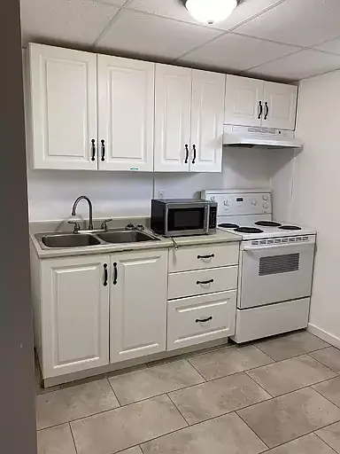 3 bed, 1.0 bath, $1,600 — Photo 3